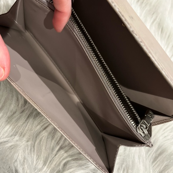 LV VGUC Vintage Epi Sarah Wallet w/Chain - Picture 9 of 11